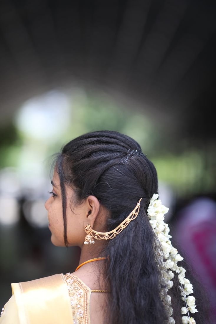 Guruvayur bridal hairstyle - twisted hair with jasmine and gold hair chain