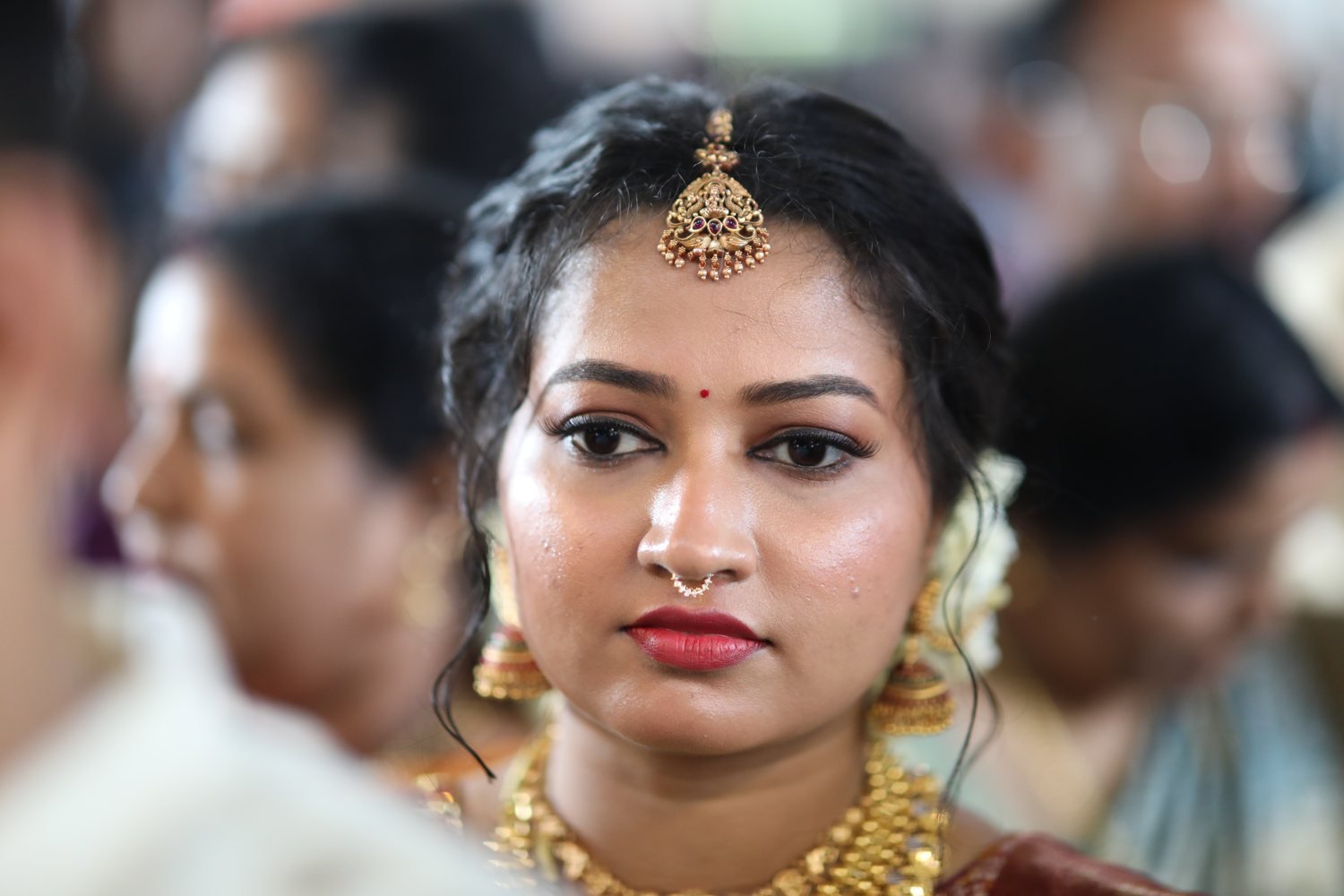 Makeup artist in Guruvayur - bridal close-up with maang tikka, nose ring and red lipstick