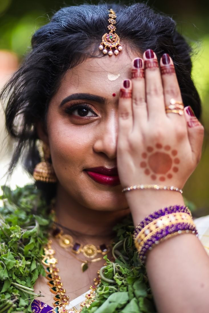 Guruvayur bridal eye and lip makeup with mehndi