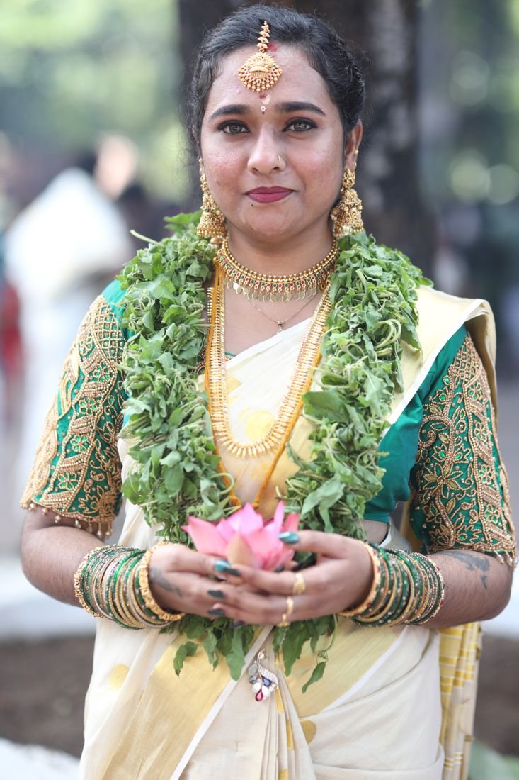 Bridal makeup near Guruvayur temple - bride with lotus and tulasi garland in kasavu saree
