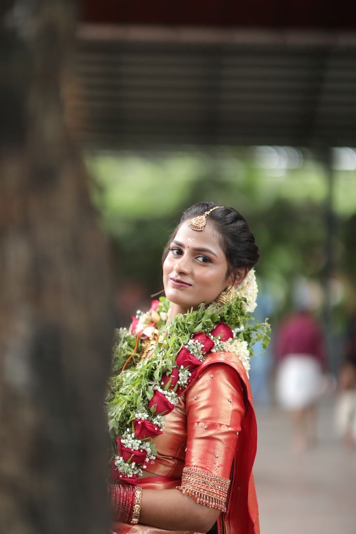 Makeup artist in Guruvayur - bride with rose garland and jasmine hair
