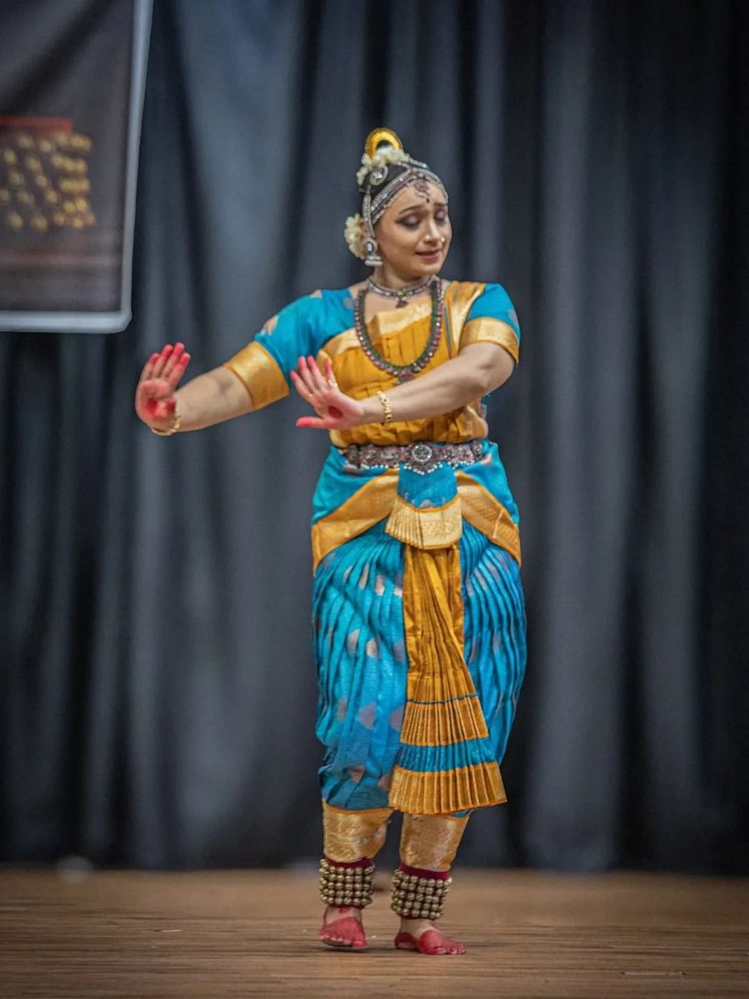Bharatanatyam stage makeup Guruvayur - dancer in blue and gold silk with ghungroo